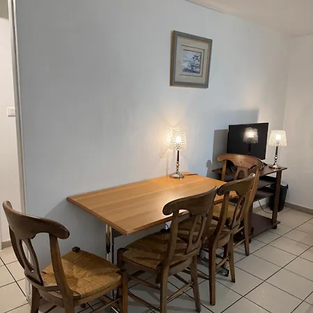 Apparemment 2 Pieces Vaulx-en-Velin