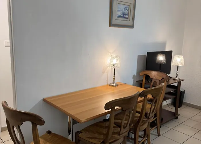 Apparemment 2 Pieces Vaulx-en-Velin